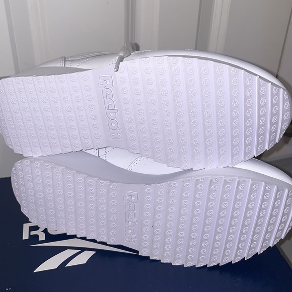 Reebok - Picture 4 of 5